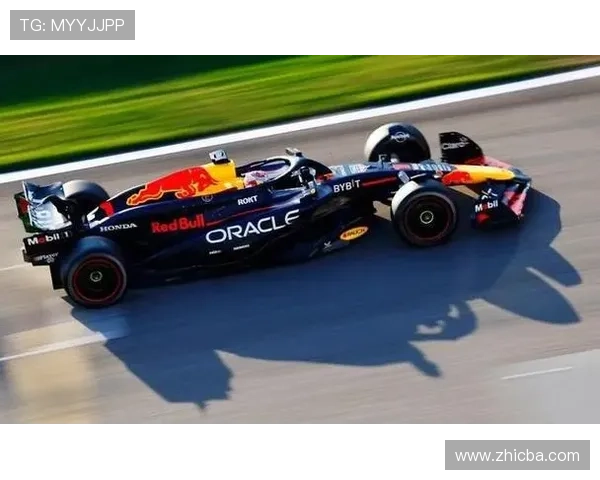 维斯塔潘再夺赛季冠军红牛强势统治F1赛场新规则引发车队热议 维斯塔潘再夺赛季冠军红牛强势统治F1赛场新规则引发车队热议